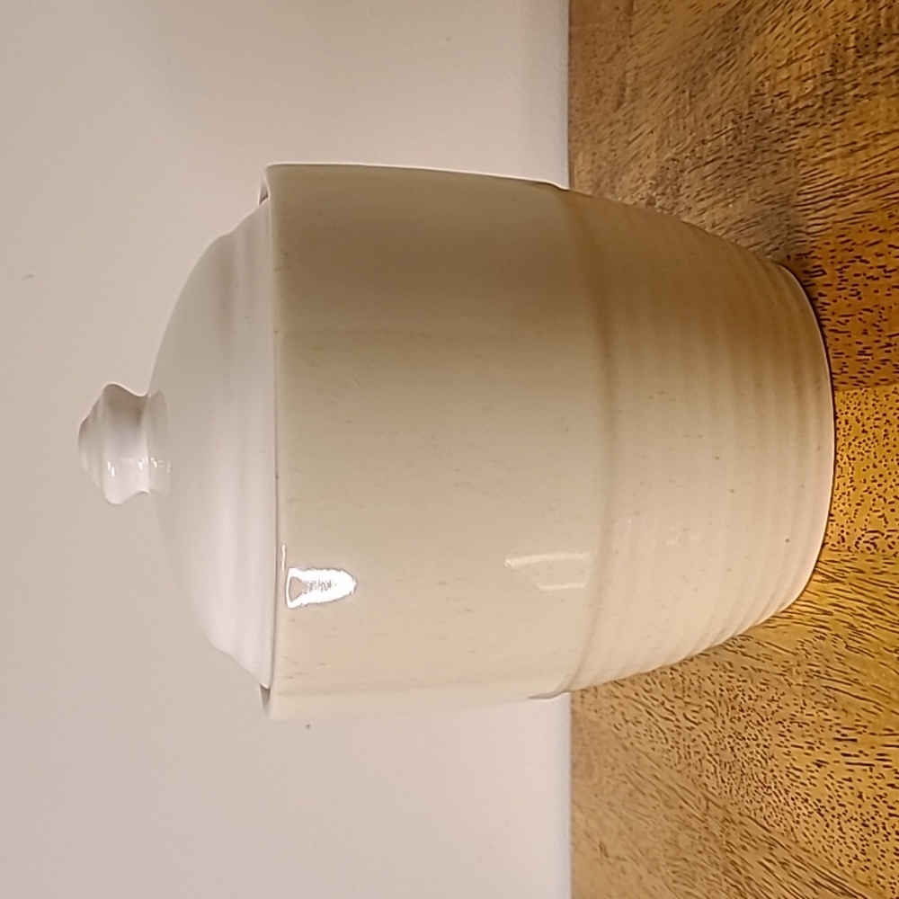 Pfaltzgraff small canister